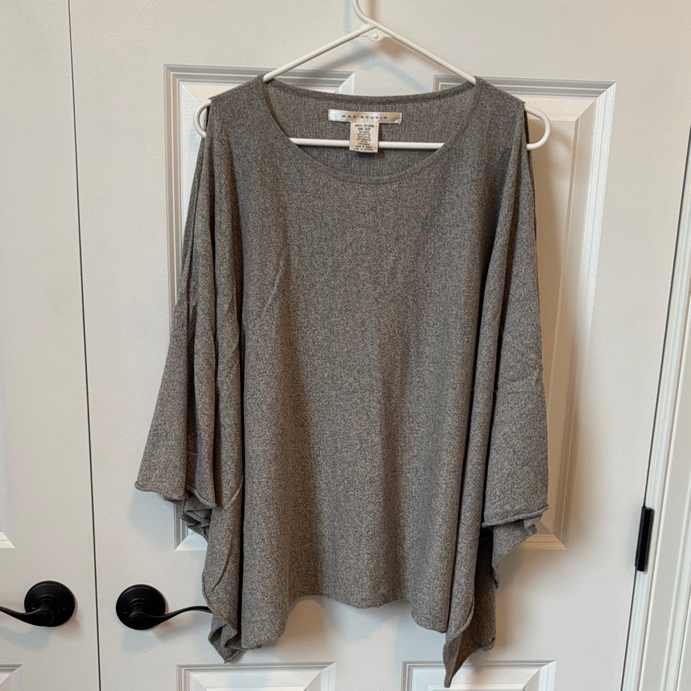 Mac studio women’s poncho top